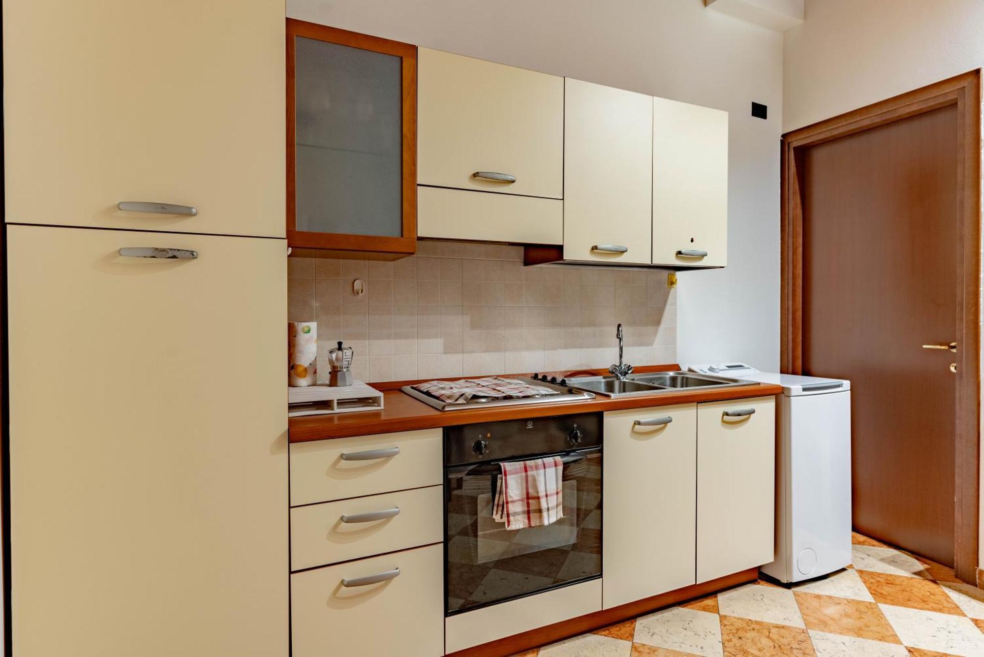 -near Arena & Giuletta- Pet Friendly Mazzini Palace Apartment Verona