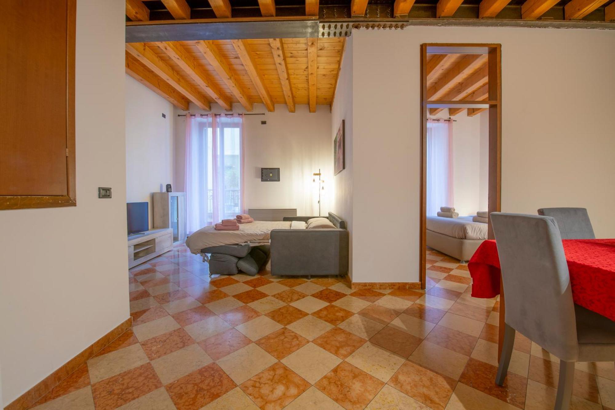 -near Arena & Giuletta- Pet Friendly Mazzini Palace Apartment Verona